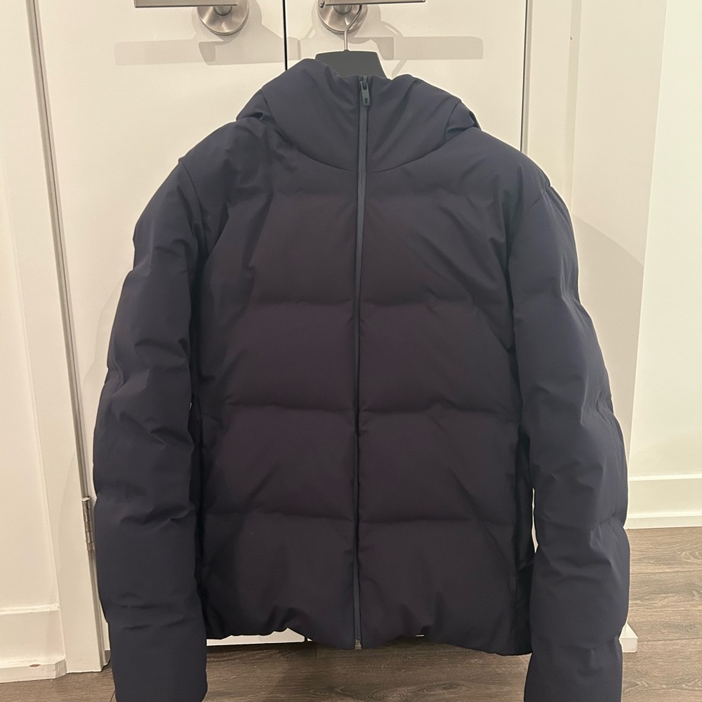 Uniqlo Seamless Down Parka — Men’s Medium (Navy)